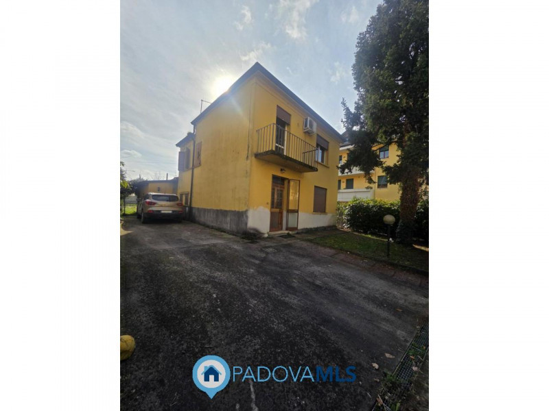 Immobile in esclusiva al Gruppo Padova MLS PADOVA 

in quartiere ARCELLA/SAN LORENZO, zona reside...