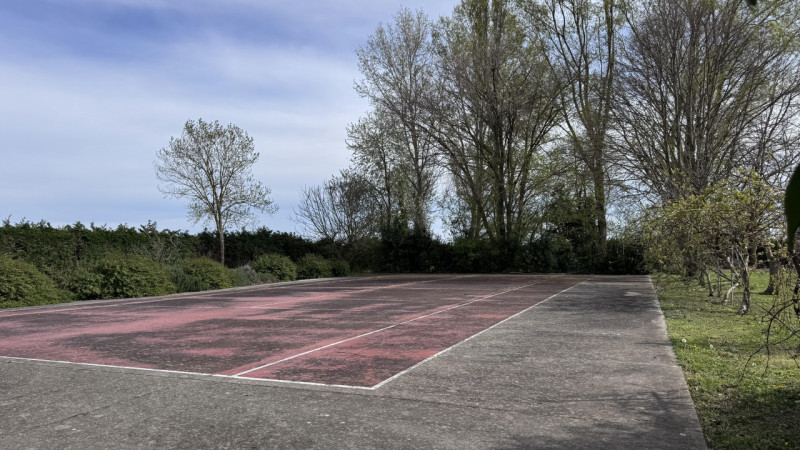 Nel cuore della suggestiva campagna veneziana, in posizione riservata ed immersa nel verde, propo...