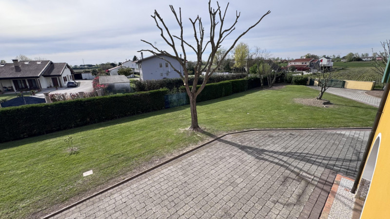 Nel cuore della suggestiva campagna veneziana, in posizione riservata ed immersa nel verde, propo...