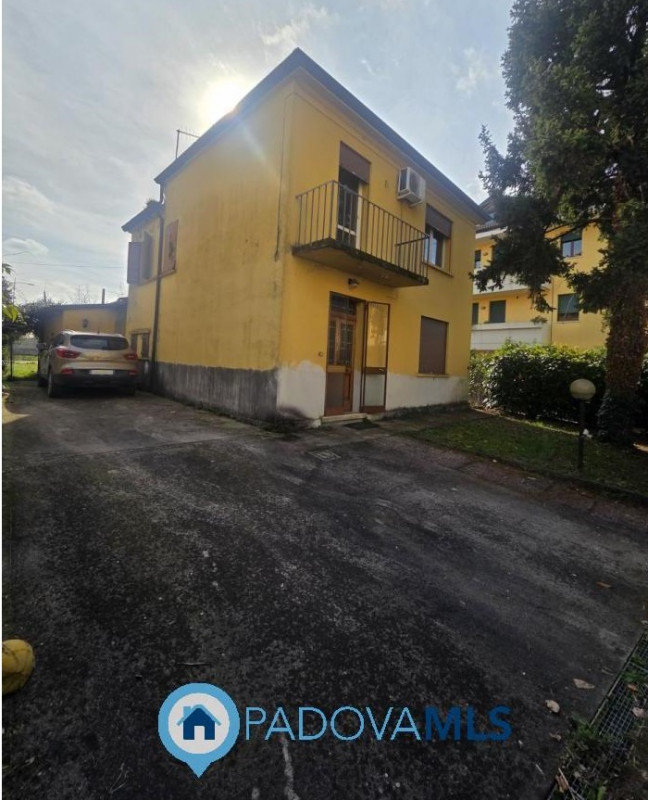 Immobile in esclusiva al Gruppo Padova MLS
PADOVA in quartiere ARCELLA/SAN LORENZO, zona residenz...