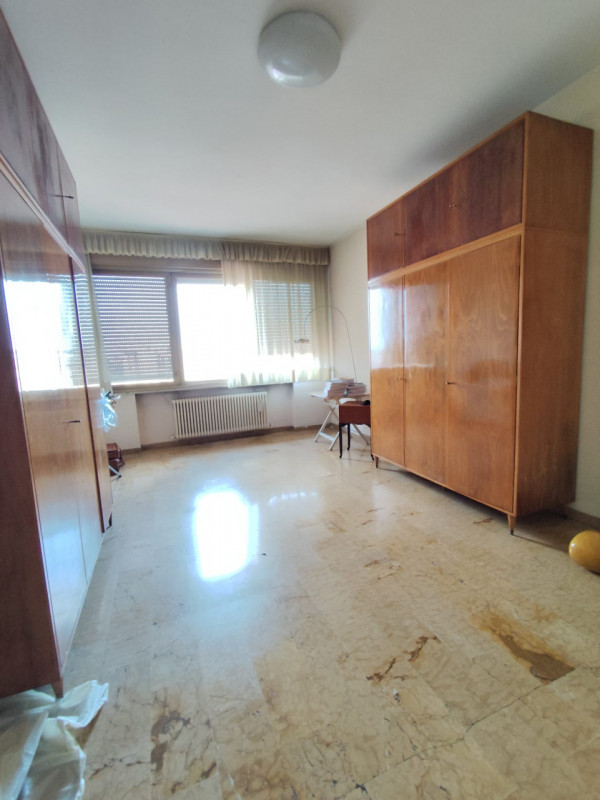 Situato nel prestigioso Centro Storico di Vicenza, questo straordinario appartamento di oltre 368...