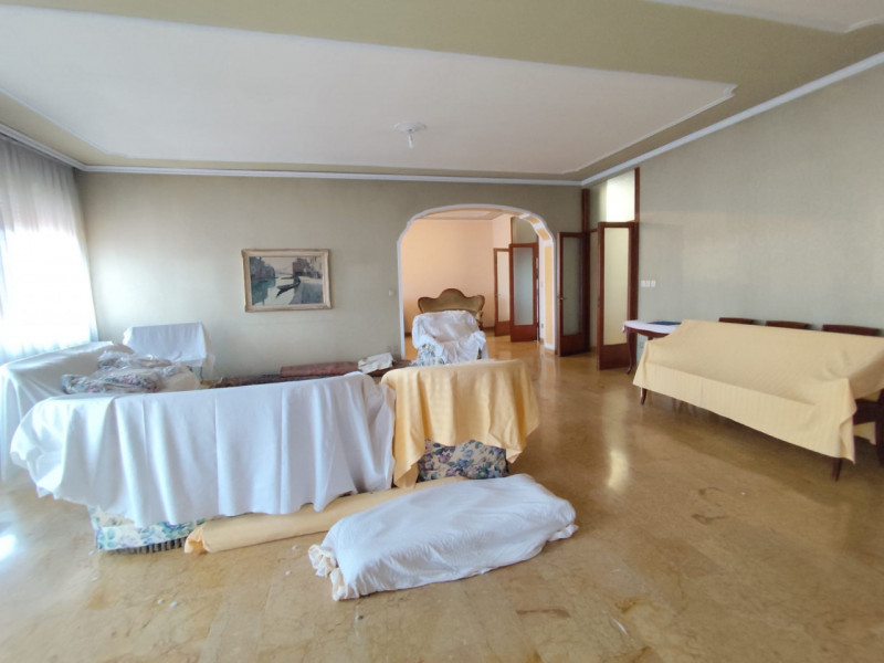 Situato nel prestigioso Centro Storico di Vicenza, questo straordinario appartamento di oltre 368...