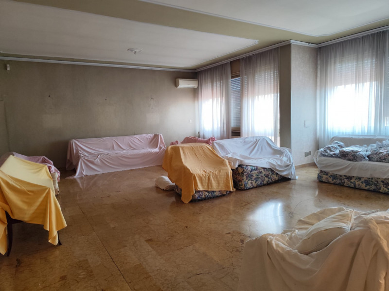 Situato nel prestigioso Centro Storico di Vicenza, questo straordinario appartamento di oltre 368...