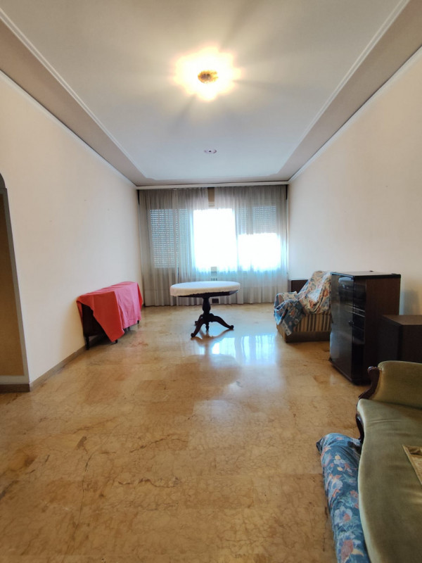 Situato nel prestigioso Centro Storico di Vicenza, questo straordinario appartamento di oltre 368...