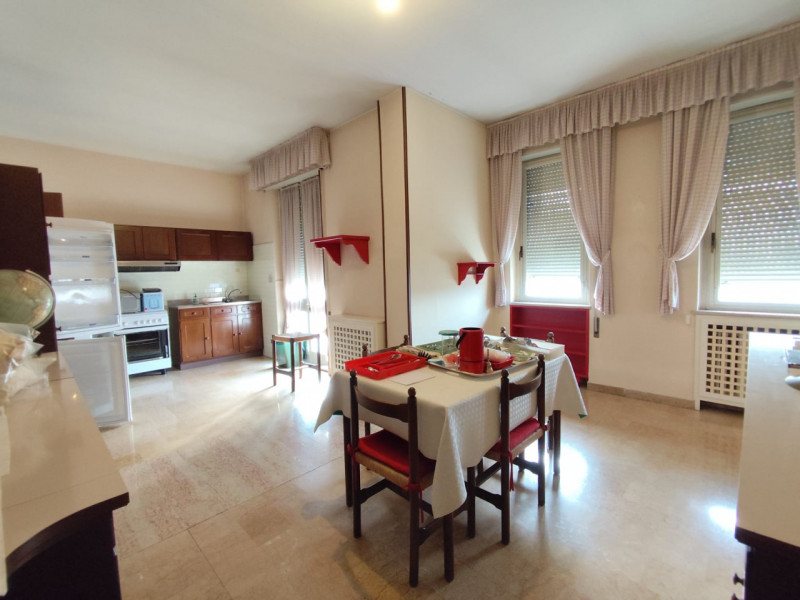 Situato nel prestigioso Centro Storico di Vicenza, questo straordinario appartamento di oltre 368...