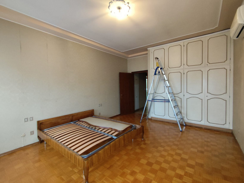 Situato nel prestigioso Centro Storico di Vicenza, questo straordinario appartamento di oltre 368...