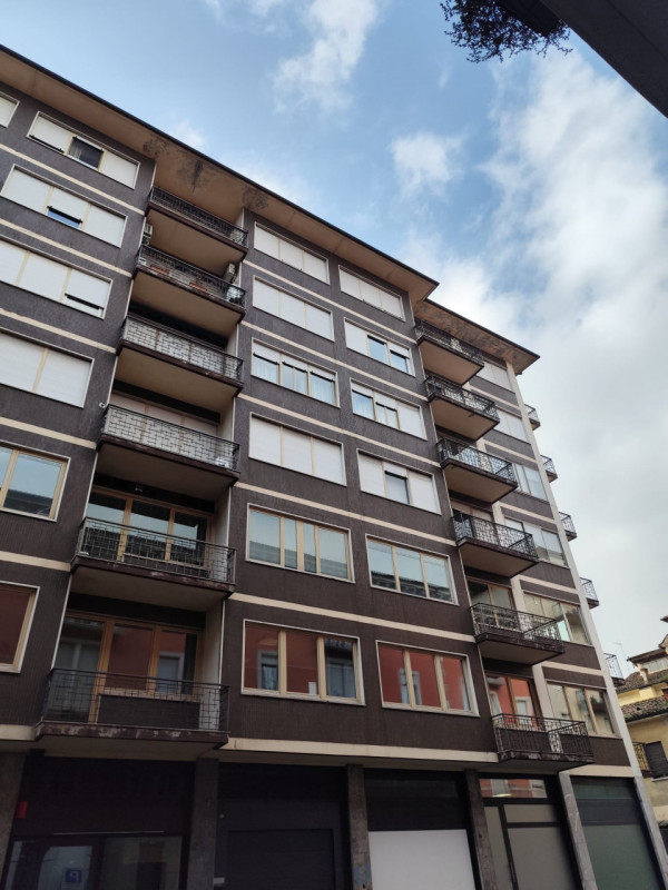 Situato nel prestigioso Centro Storico di Vicenza, questo straordinario appartamento di oltre 368...