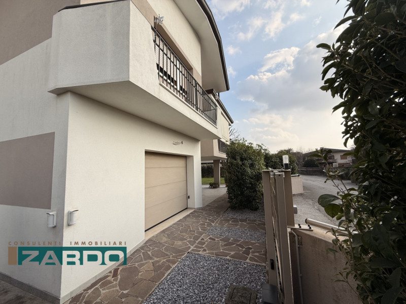 Rif. C-239 (per info N. 3409172184 )

Scopri questa affascinante casa singola situata nella tranq...