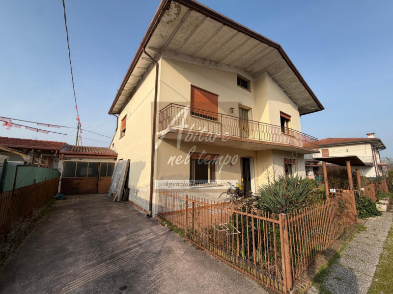 CITTADELLA (PD) - ZONA FACCA

Sei alla ricerca di una soluzione abitativa spaziosa, indipendente ...