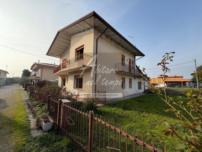 CITTADELLA (PD) - ZONA FACCA

Sei alla ricerca di una soluzione abitativa spaziosa, indipendente ...