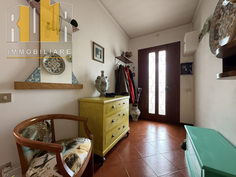 Proponiamo in vendita esclusiva abitazione singola di contenute dimensioni, comoda alla mobilità ...