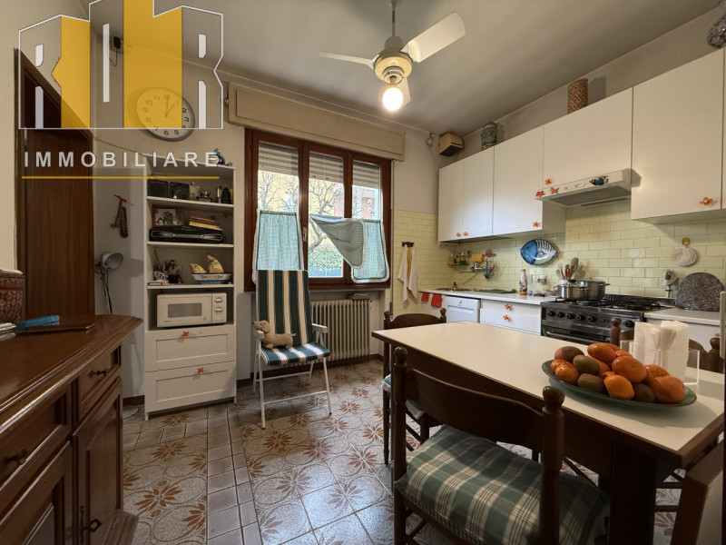 Proponiamo in vendita esclusiva abitazione singola di contenute dimensioni, comoda alla mobilità ...