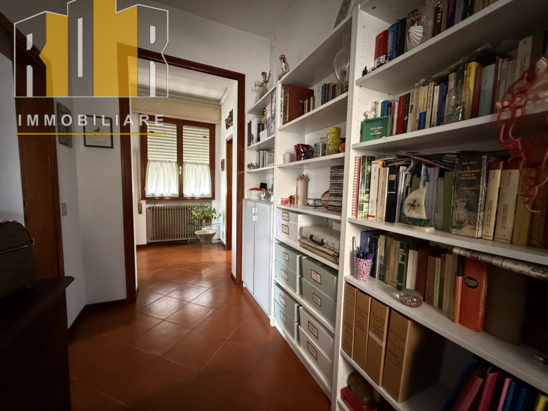 Proponiamo in vendita esclusiva abitazione singola di contenute dimensioni, comoda alla mobilità ...