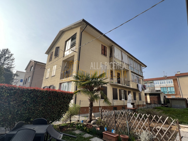 SCHIO - Santa Croce: In tranquilla zona tranquilla e comoda a tutti i servizi, BICAMERE con giard...