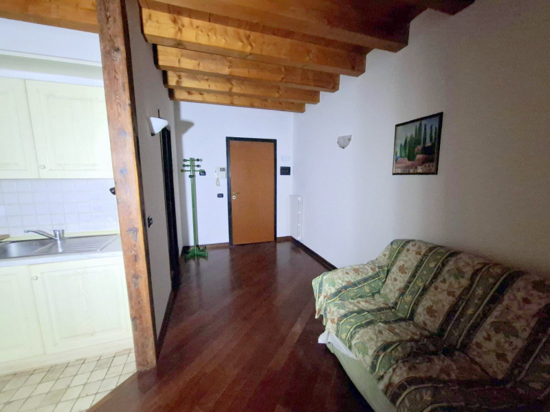 ELEGANTE MINI ARREDATO NEI PRESSI DI PRATO DELLA VALLE €.900 - rif.CL501A

Nel cuore del centro s...