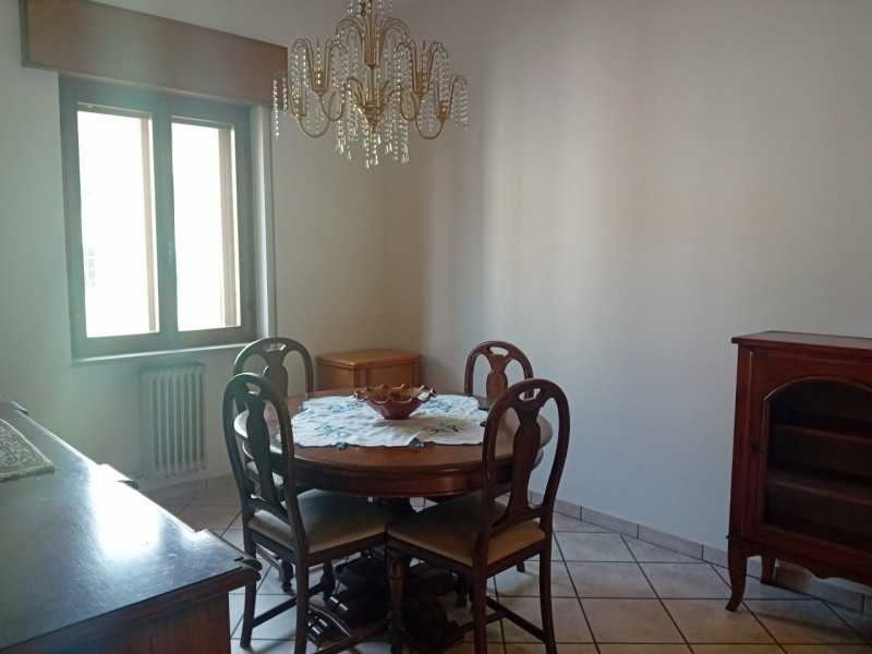 Nel cuore del quartiere di Villaggio del Sole, in un contesto residenziale tranquillo e ben servi...