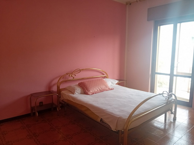 Nel cuore del quartiere di Villaggio del Sole, in un contesto residenziale tranquillo e ben servi...