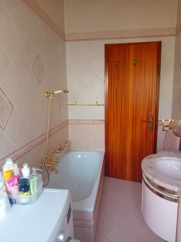 Nel cuore del quartiere di Villaggio del Sole, in un contesto residenziale tranquillo e ben servi...