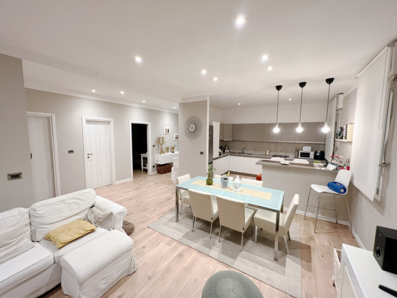 (Per INFO Cristina 3389226442). SPLENDIDA CASA SINGOLA SVILUPPATA TUTTA SU UNICO LIVELLO al piano...