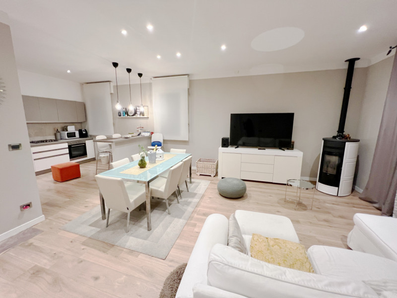 (Per INFO Cristina 3389226442). SPLENDIDA CASA SINGOLA SVILUPPATA TUTTA SU UNICO LIVELLO al piano...