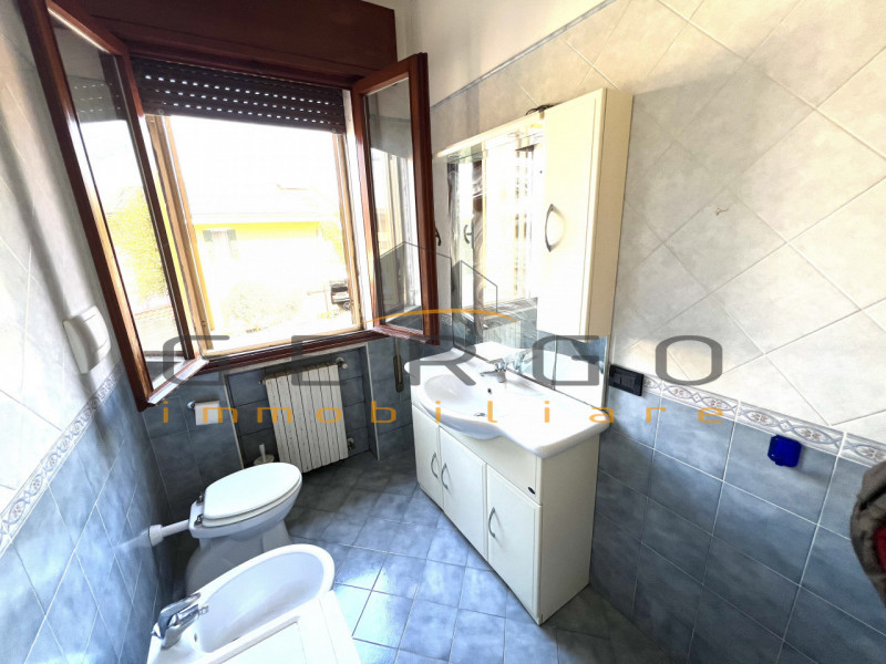 (Per INFO Cristina 3389226442) Situato a Terrassa Padovana, vicino a tutti i servizi, inserito in...