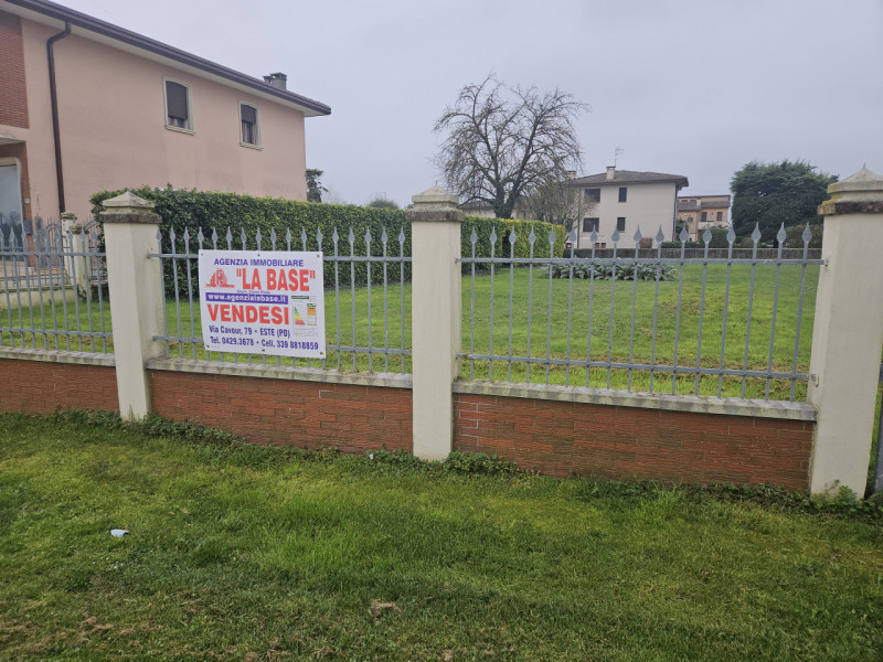 Se stai cercando un'opportunità per costruire la TUA casa !
Proponiamo in vendita un terreno edif...