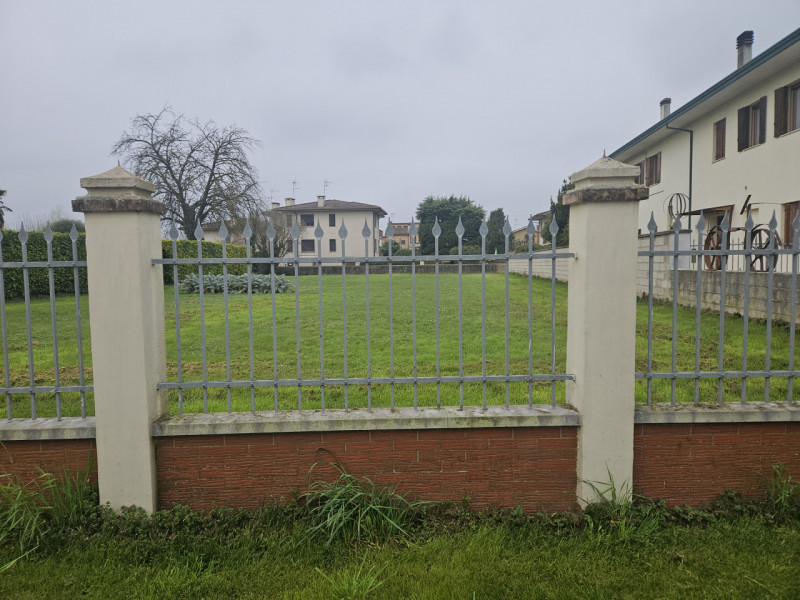 Se stai cercando un'opportunità per costruire la TUA casa !
Proponiamo in vendita un terreno edif...