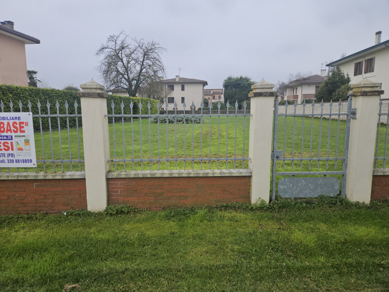 Se stai cercando un'opportunità per costruire la TUA casa !
Proponiamo in vendita un terreno edif...