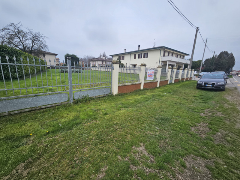 Se stai cercando un'opportunità per costruire la TUA casa !
Proponiamo in vendita un terreno edif...