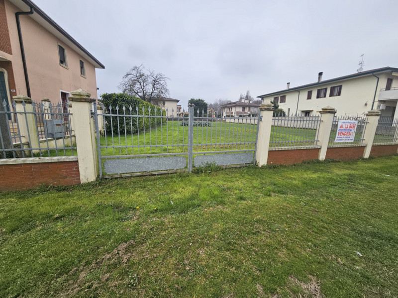 Se stai cercando un'opportunità per costruire la TUA casa !
Proponiamo in vendita un terreno edif...