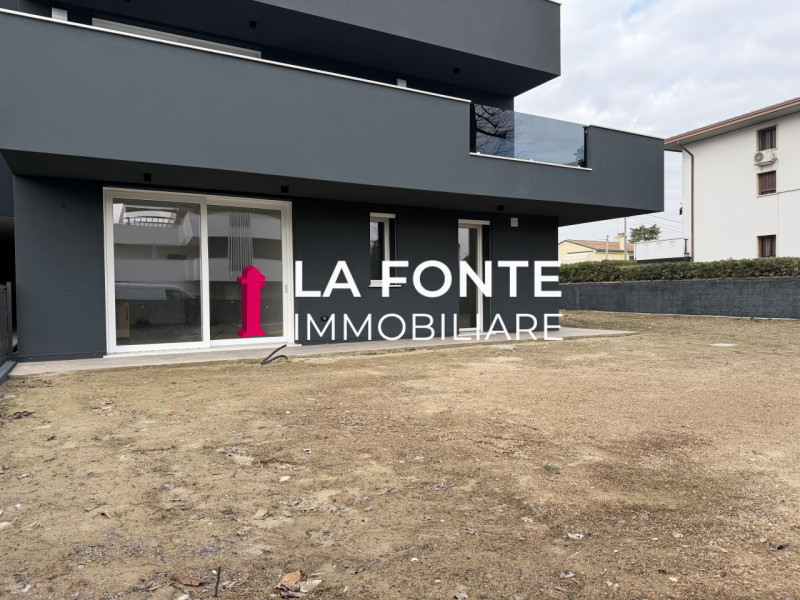 STRA - In una posizione strategica, lontano dal traffico ma al contempo vicino a tutti i principa...