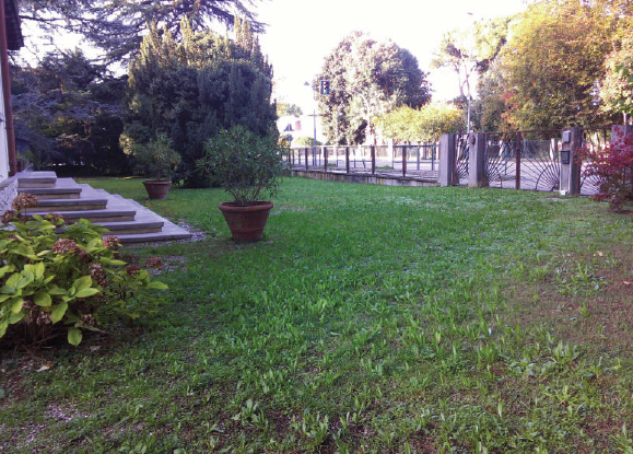 Rif. A.A.300-232

Vendita all'asta - appartamento al piano 1° con autorimessa in data 14 aprile 2...