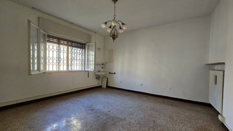 Nel cuore del centro storico di Este, a pochi passi dalla piazza principale e comodo a tutti i se...