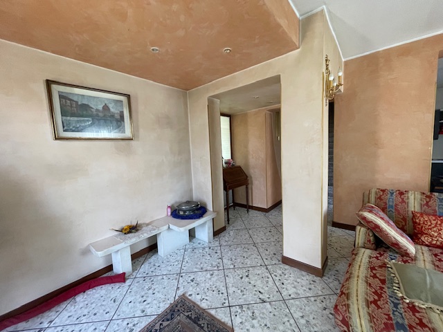 Vendesi a Marola blocco composto da due unità abitative indipendenti.

La prima unità è disposta ...