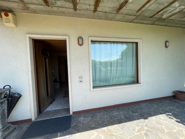 Vendesi a Marola blocco composto da due unità abitative indipendenti.

La prima unità è disposta ...