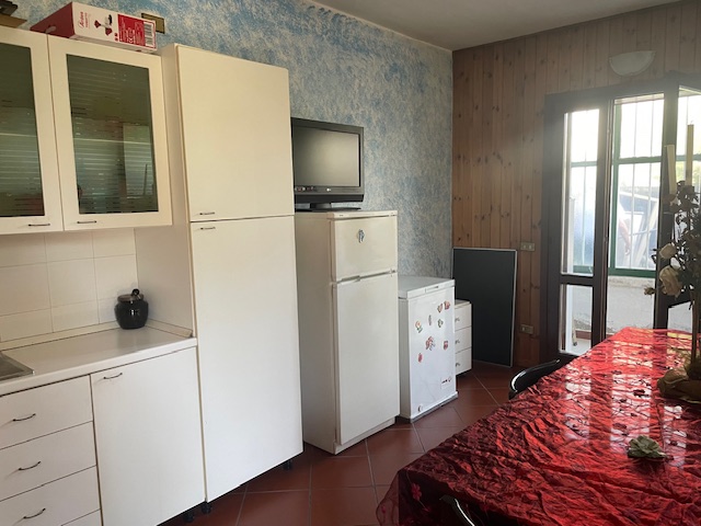 Vendesi a Marola blocco composto da due unità abitative indipendenti.

La prima unità è disposta ...