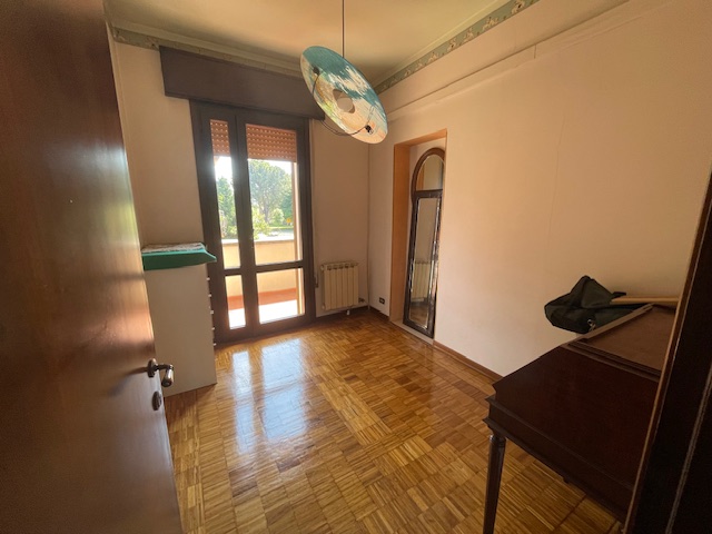 Vendesi a Marola blocco composto da due unità abitative indipendenti.

La prima unità è disposta ...