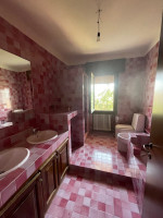 Vendesi a Marola blocco composto da due unità abitative indipendenti.

La prima unità è disposta ...