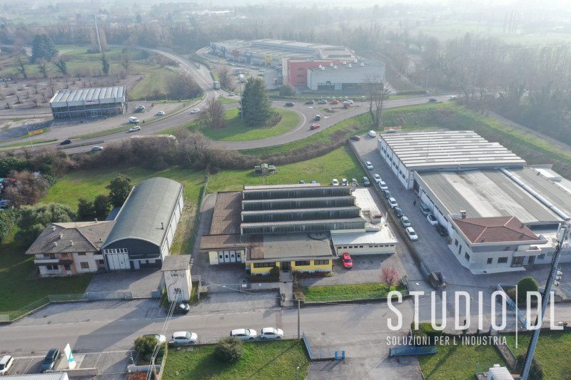 Nella zona industriale di Schio (VI) proponiamo in vendita capannone industriale/artigianale con ...