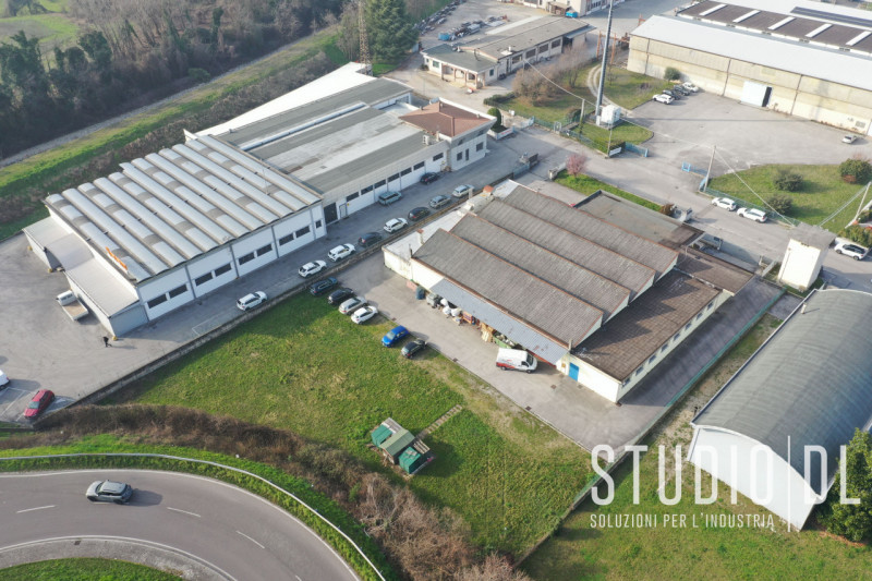Nella zona industriale di Schio (VI) proponiamo in vendita capannone industriale/artigianale con ...