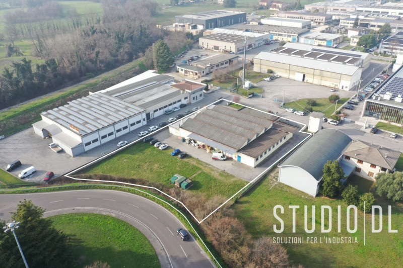 Nella zona industriale di Schio (VI) proponiamo in vendita capannone industriale/artigianale con ...