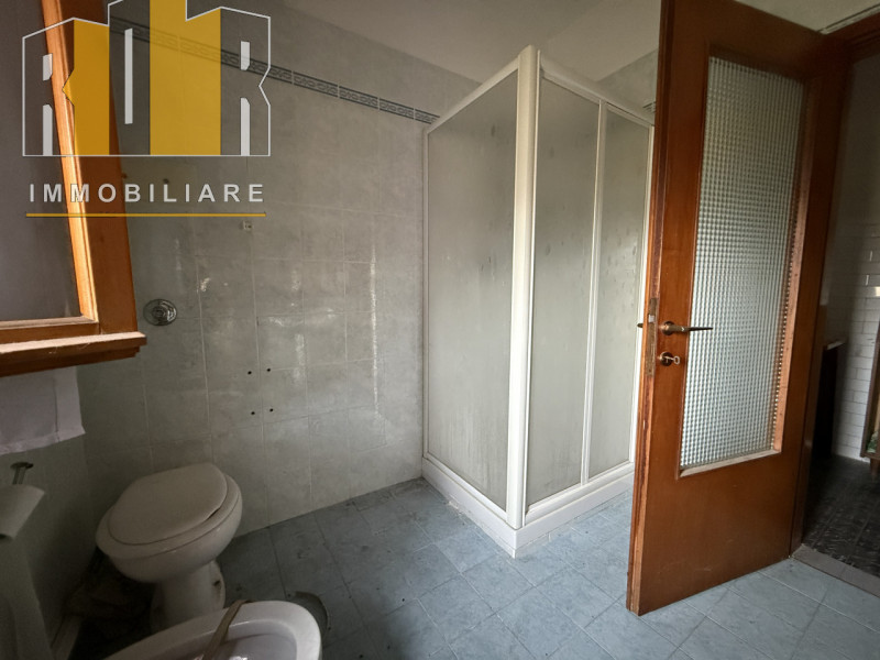 Proponiamo in vendita Esclusiva porzione di fabbricato accostato con 2.000 mq di terreno. La casa...