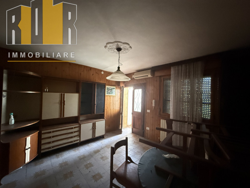 Proponiamo in vendita Esclusiva porzione di fabbricato accostato con 2.000 mq di terreno. La casa...