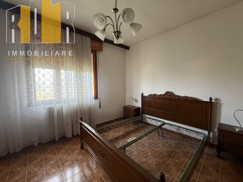 Proponiamo in vendita Esclusiva porzione di fabbricato accostato con 2.000 mq di terreno. La casa...