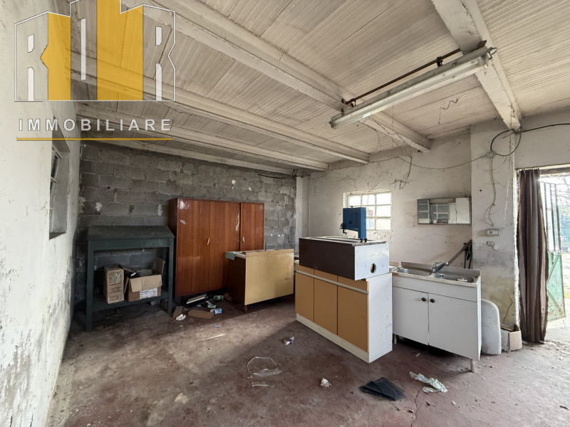 Proponiamo in vendita Esclusiva porzione di fabbricato accostato con 2.000 mq di terreno. La casa...