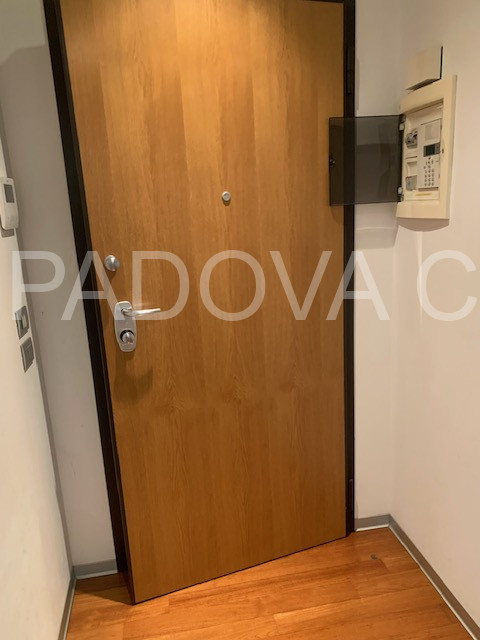 Scopri questo splendido appartamento situato nel prestigioso contesto di Corso Milano a Padova. Q...