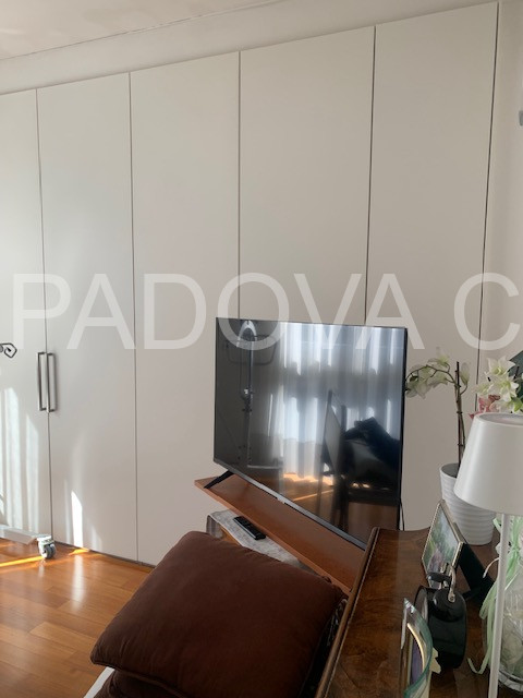 Scopri questo splendido appartamento situato nel prestigioso contesto di Corso Milano a Padova. Q...