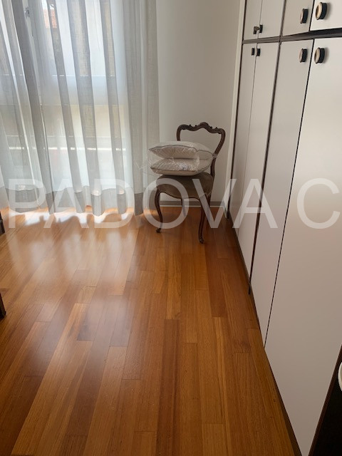 Scopri questo splendido appartamento situato nel prestigioso contesto di Corso Milano a Padova. Q...