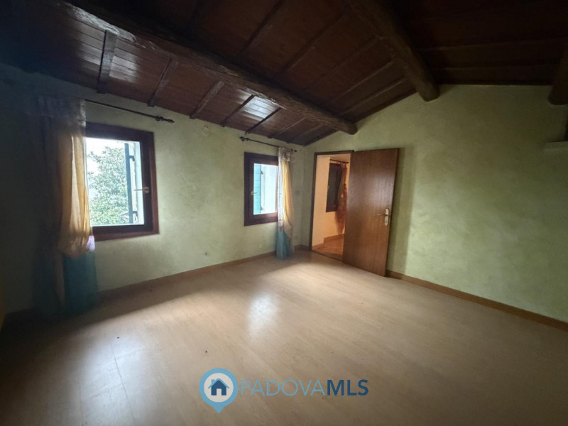 Immobile in esclusiva al Gruppo Padova MLS
Scopri questa porzione di bifamiliare, da ristrutturar...