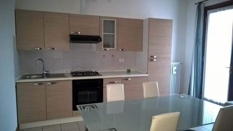 Scopri questo incantevole appartamento bilocale in vendita, situato nella tranquilla zona di Case...